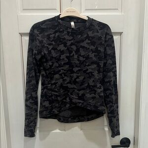 Luluemon Women's Black & Gray Camo Long-Sleeve Crewneck Top